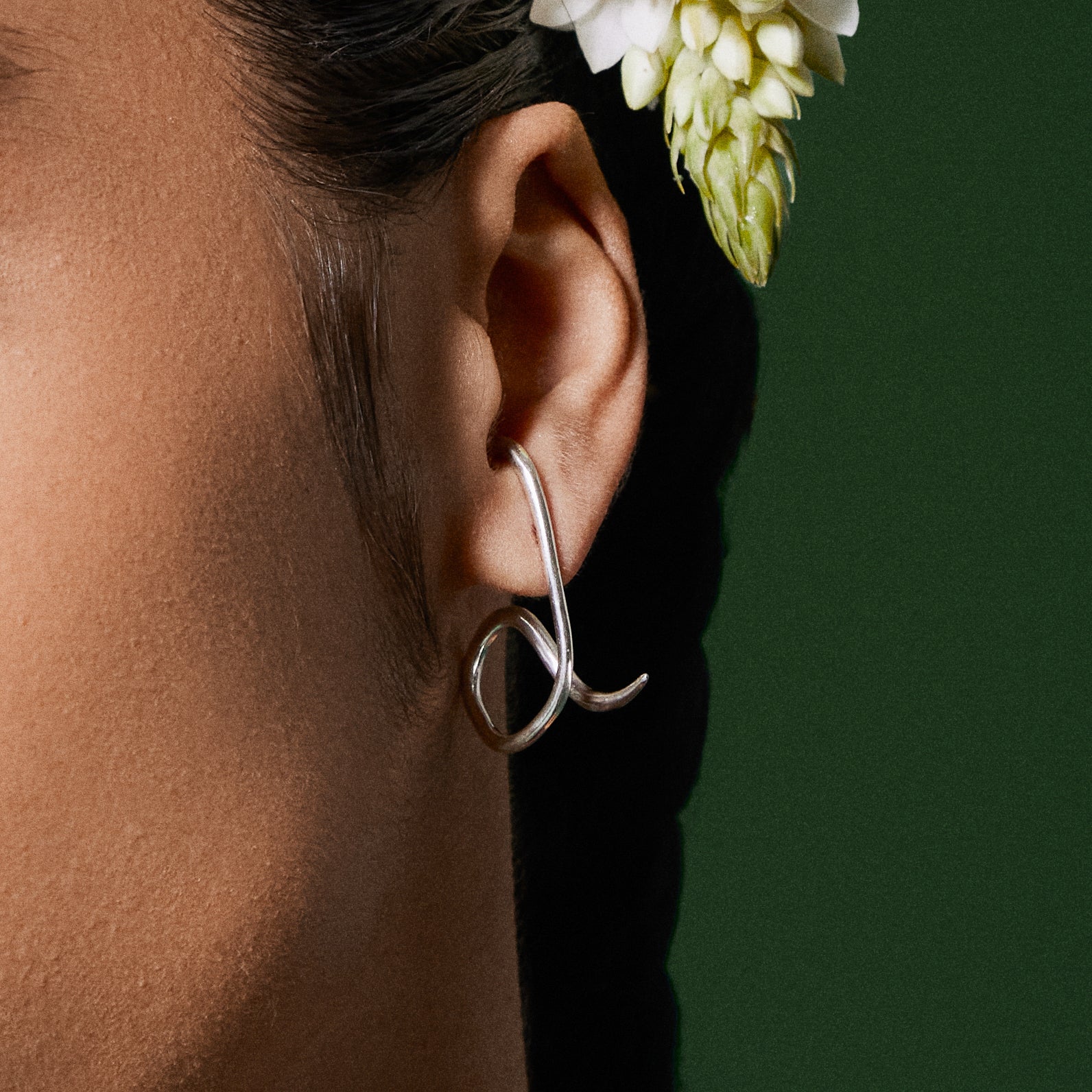 Brinco Ear Hook Raiz Prata
