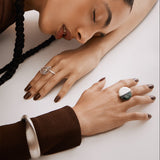 Anel Casulo Ouro Branco 18k e Esmeralda